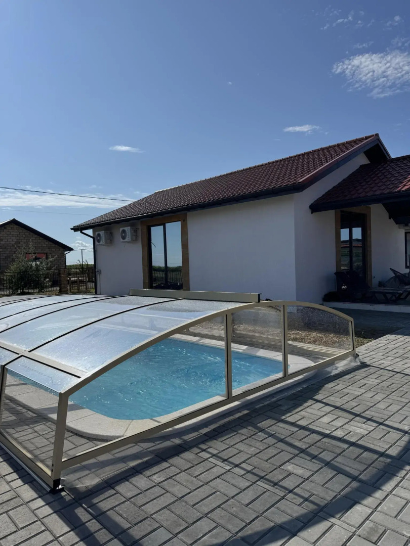 Коттедж с бассейном на улице Винодельческая