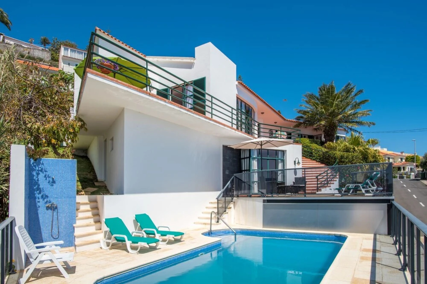 Vivenda da Esquina by MHM