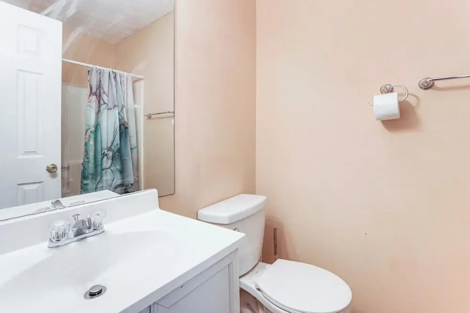 8 Mi to Stone Mountain: Quiet Getaway w/ Deck