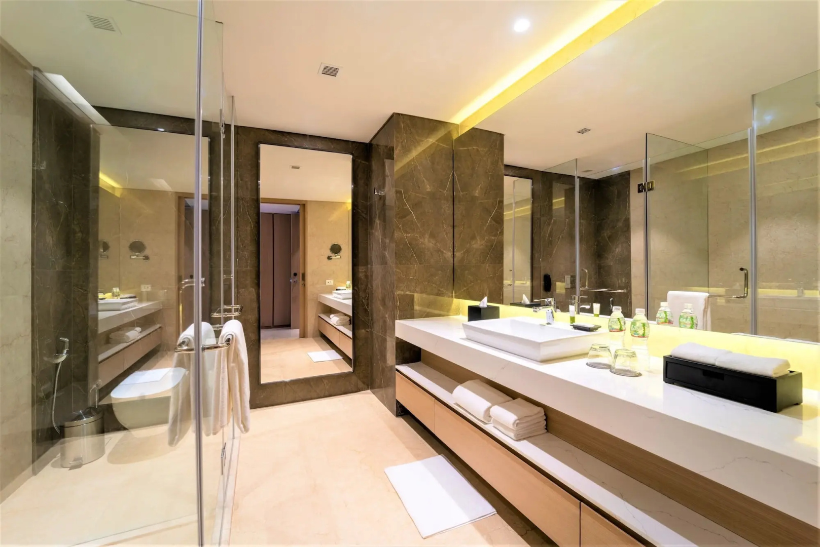 Courtyard By Marriott Vadodara