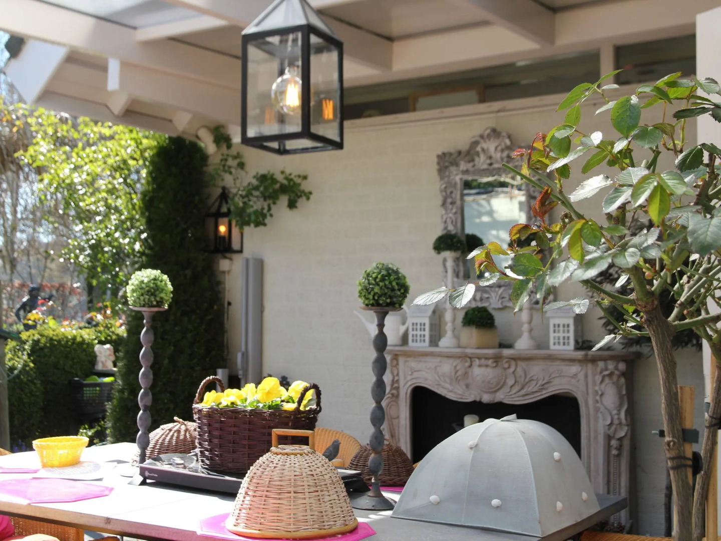 Welcoming Holiday Home in Heiloo with Sunlit Terrace