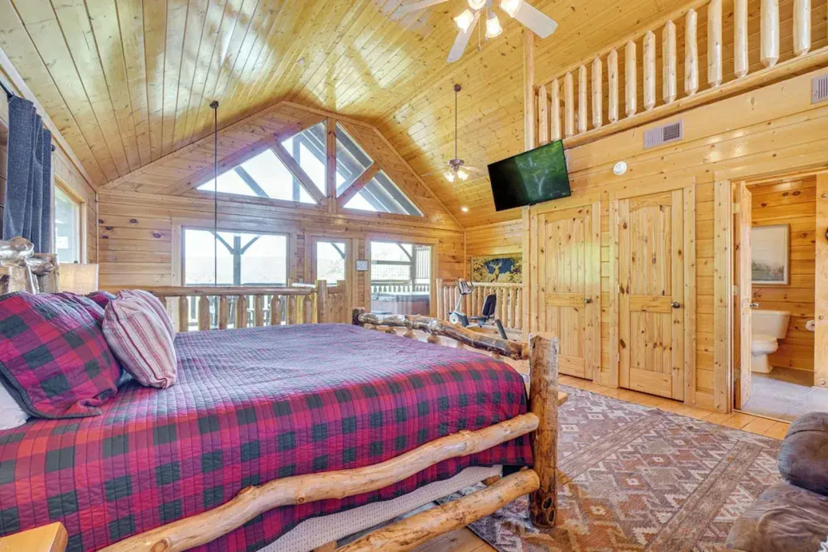 'mountain Dreams' Cabin: Hot Tub, Sauna & Views!