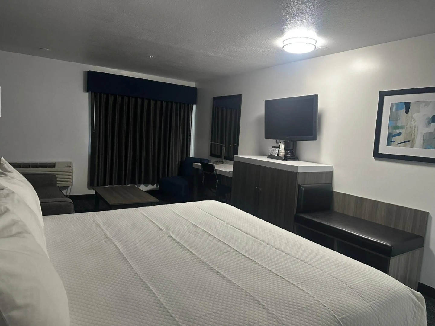 Oyster Bay Inn & Suites