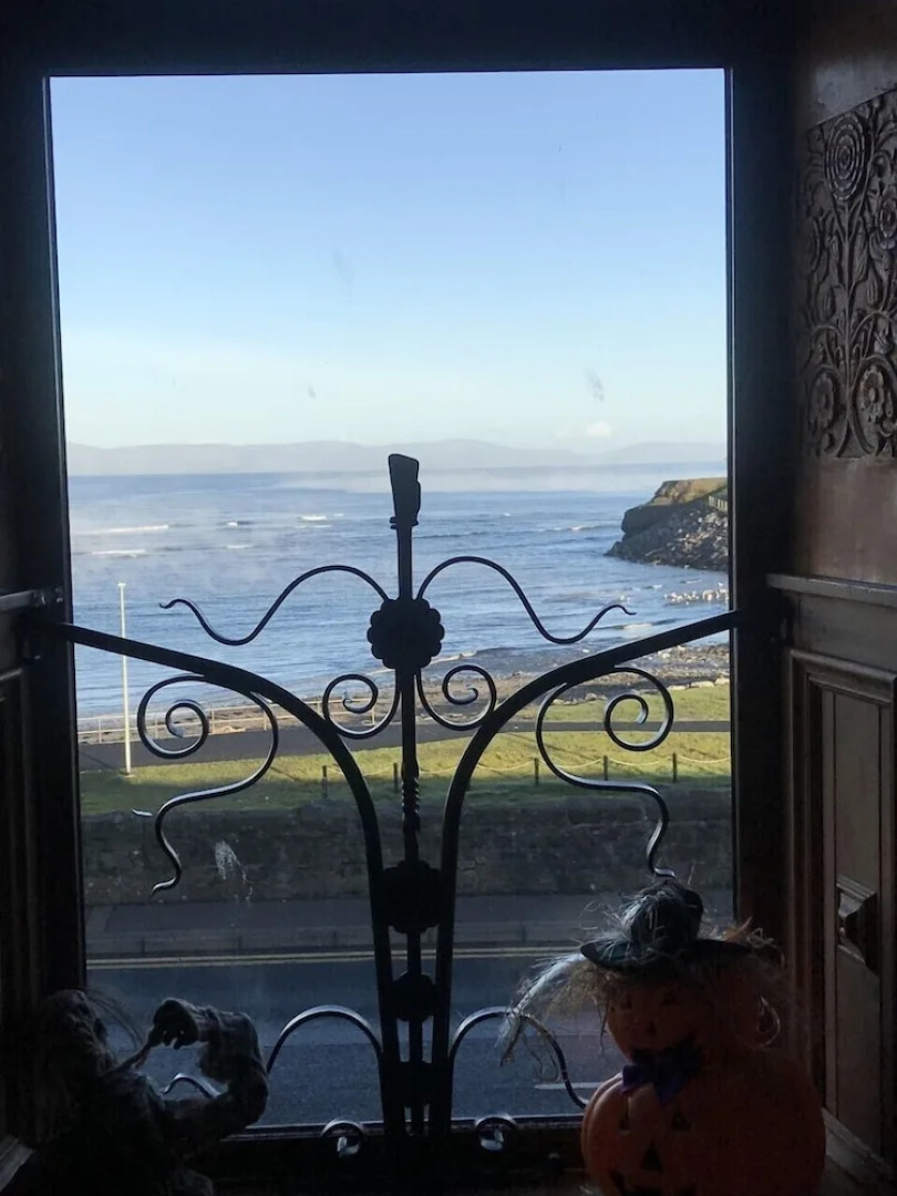 Maddens Bridge Bar, Restaurant & Guesthouse