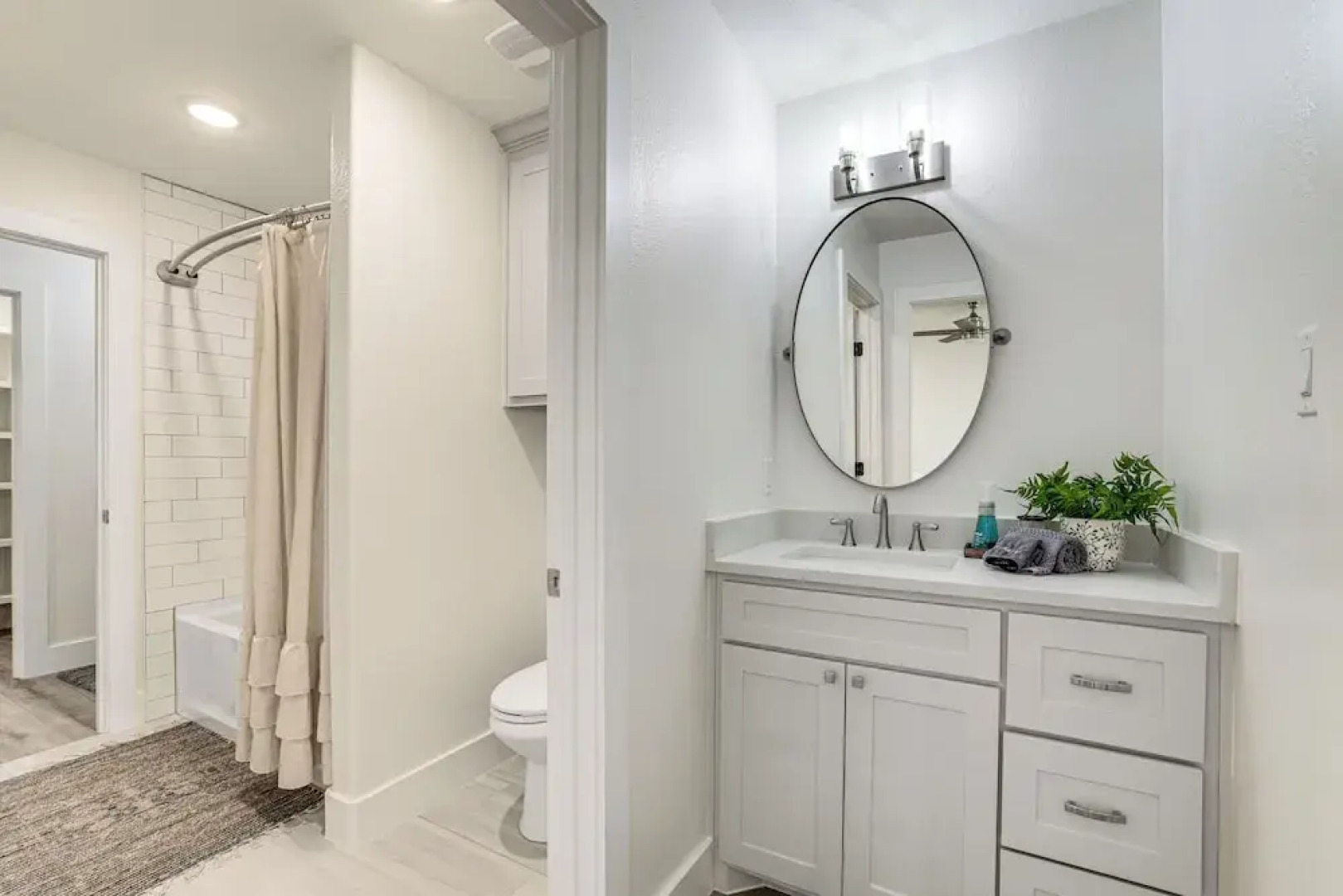 Dock & Hot Tub! High-end Cedar Creek Lake Retreat