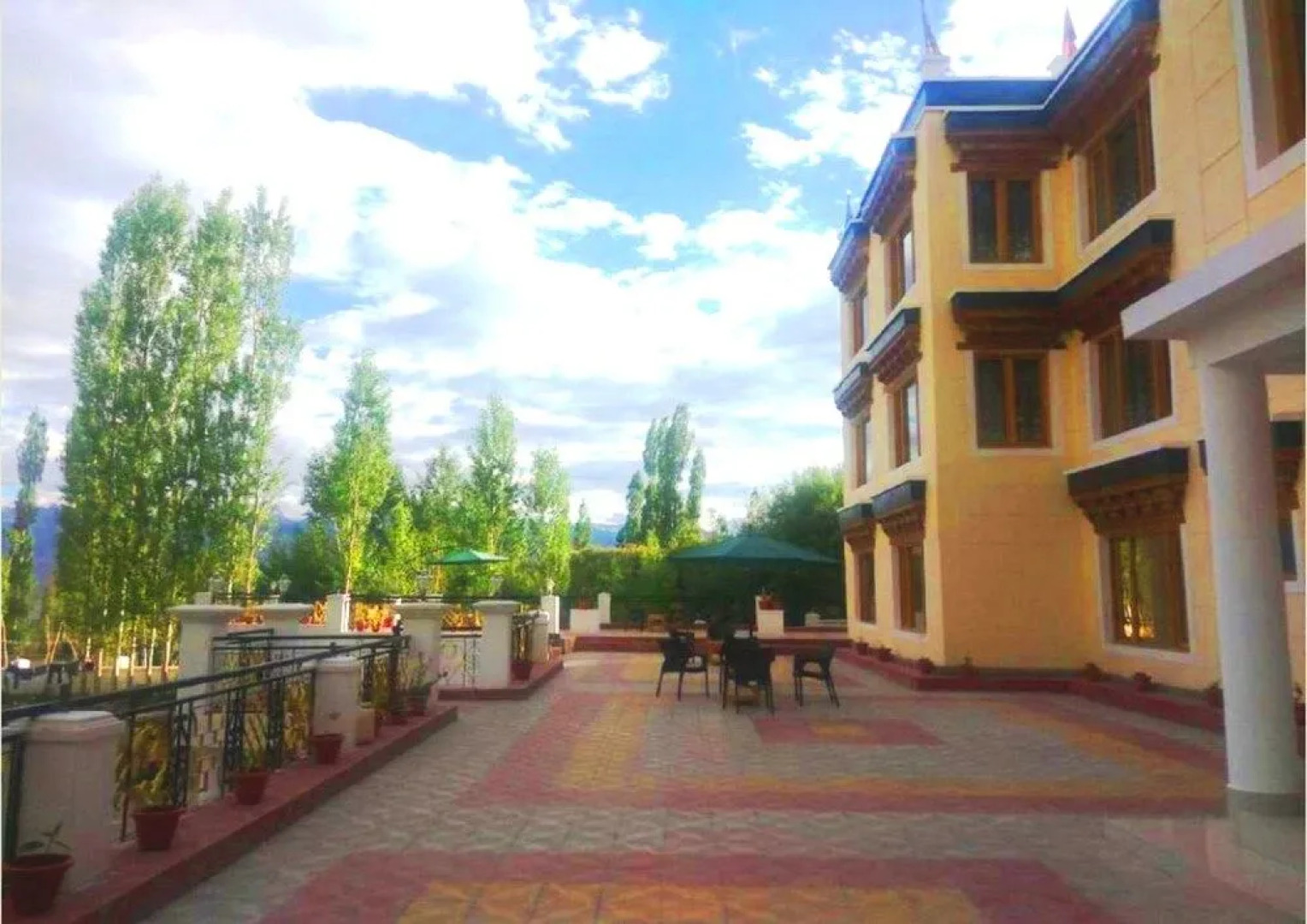 Hotel Khakshal Chubi