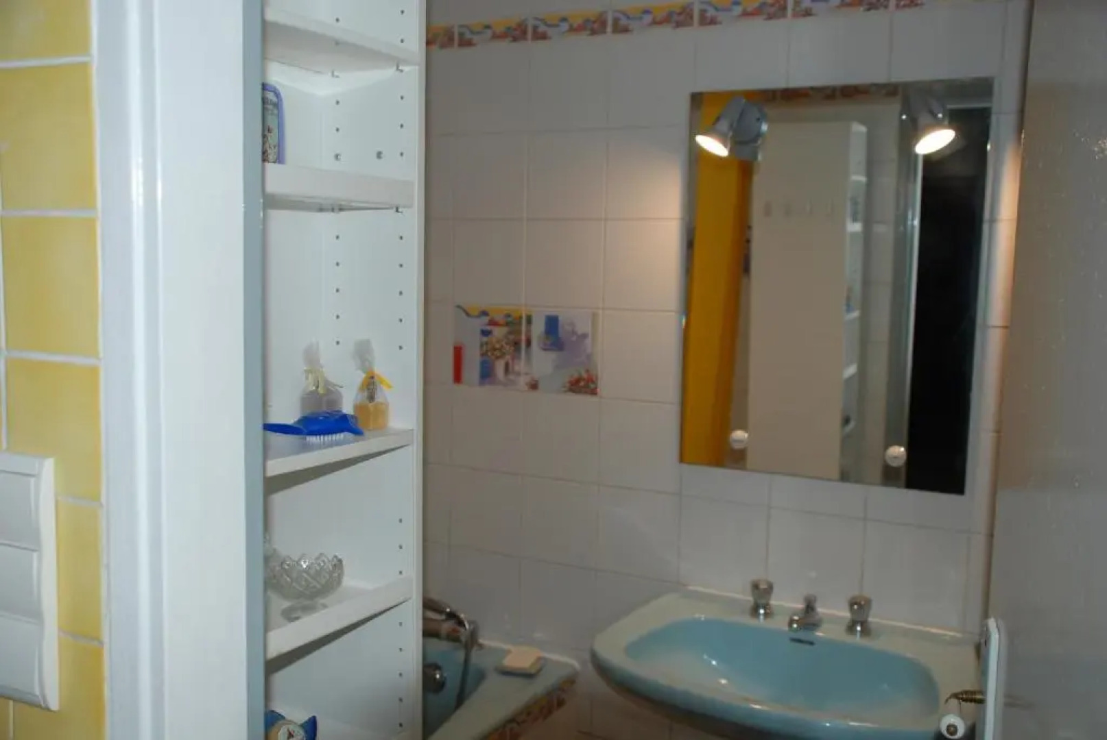 Volets Bleus et Briques Rouges