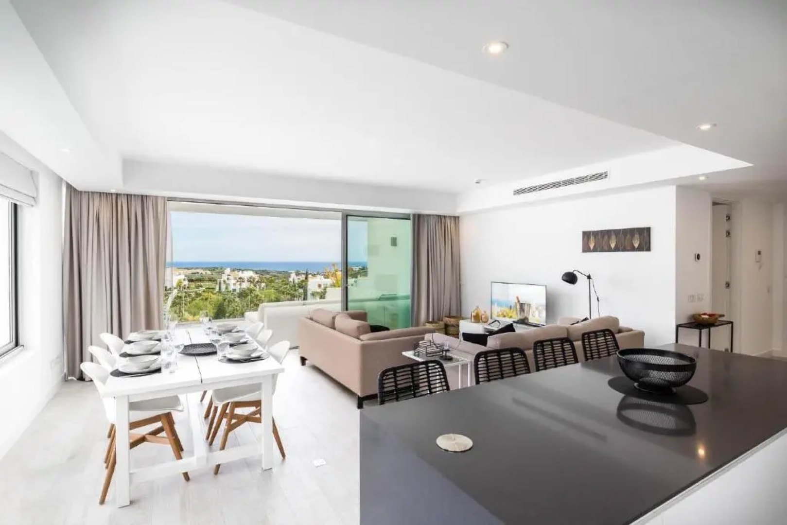 AL-1514 - 3 bedrooms Apartment