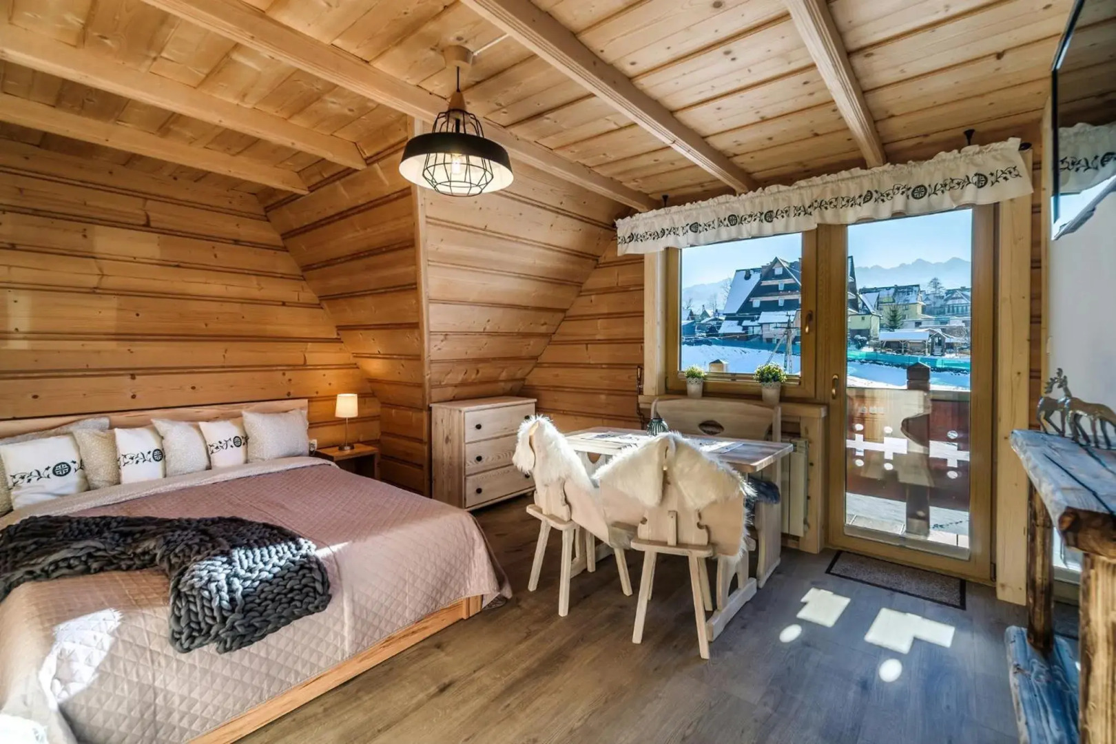 Willa w Ubocy - "Jacuzzi i Sauna w ofercie dodatkowo płatnej"