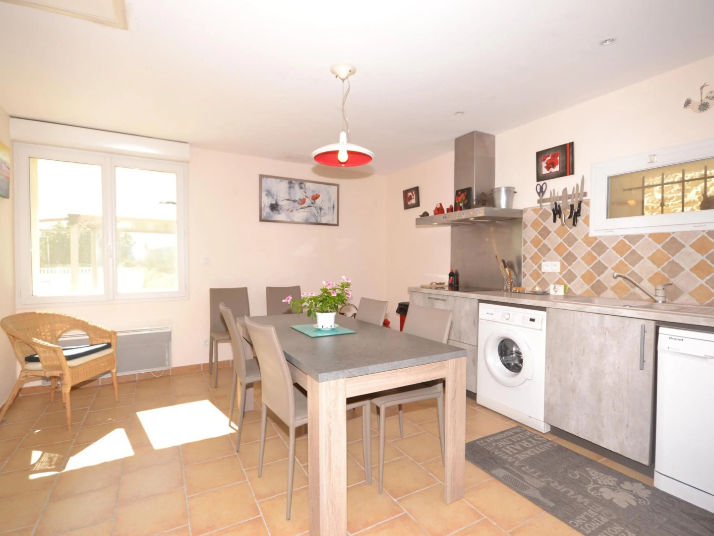 Beautiful holiday home with enclosed, private swimming pool near the village of Aubais.