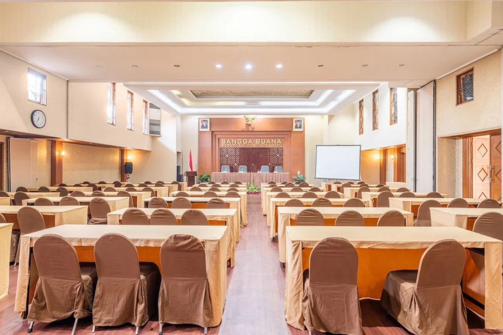 Capital O 1256 Sangga Buana Resort and Convention Hotel