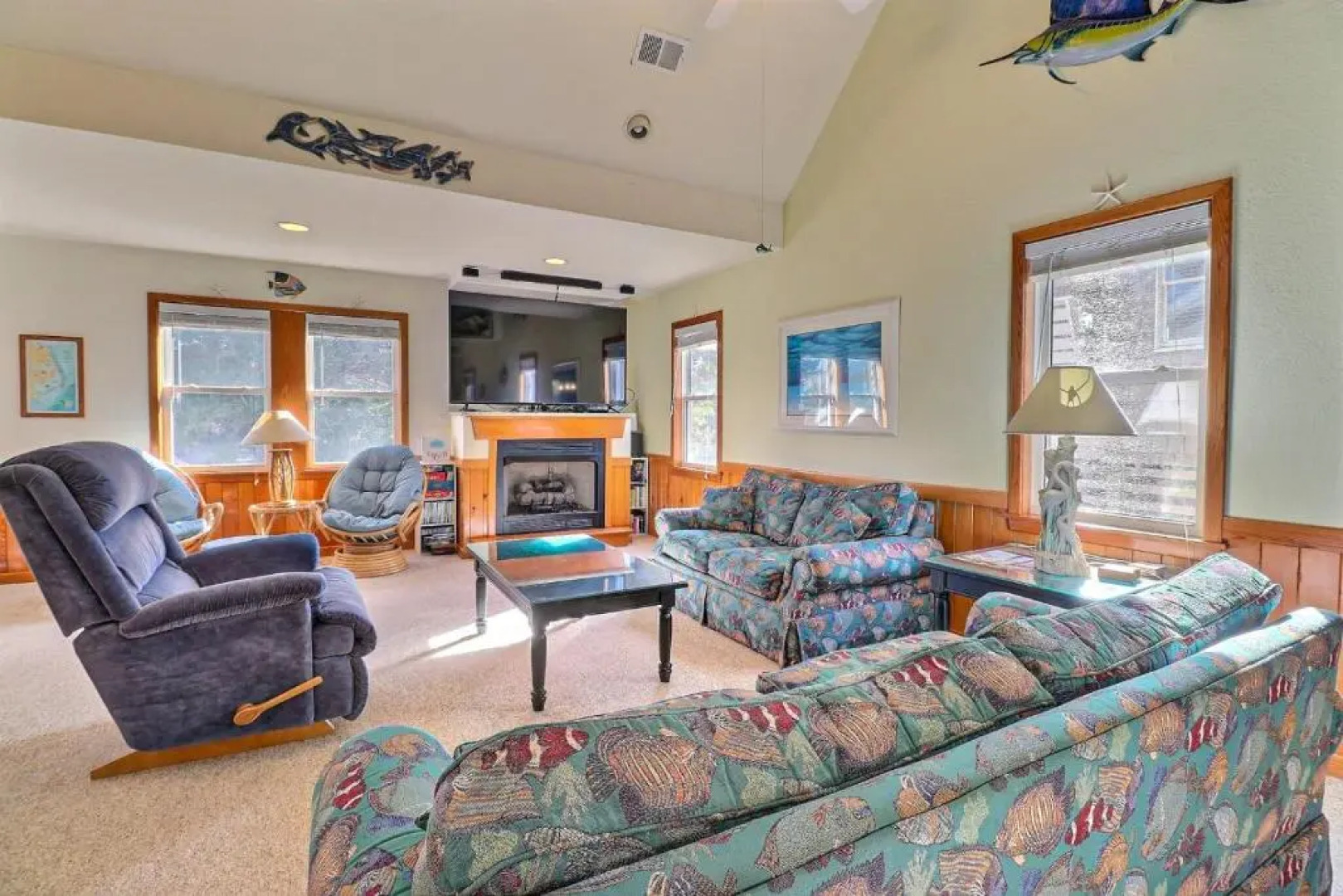 6061 - Bark O Lounge