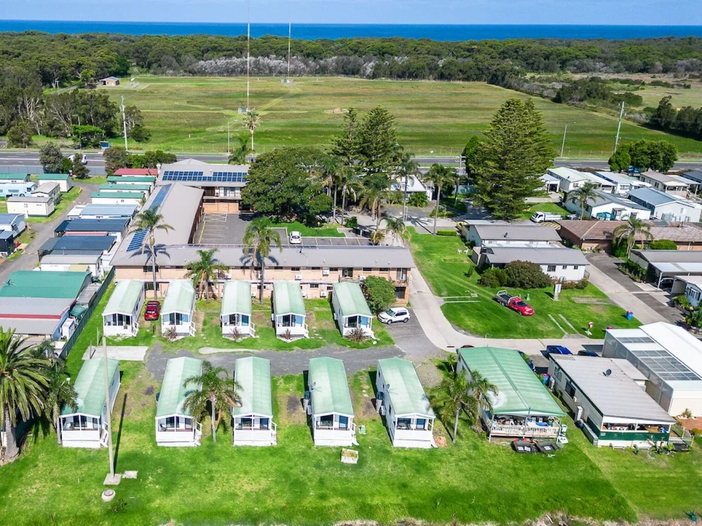 Lakeside Inn (ex. Oasis Resort & Village)