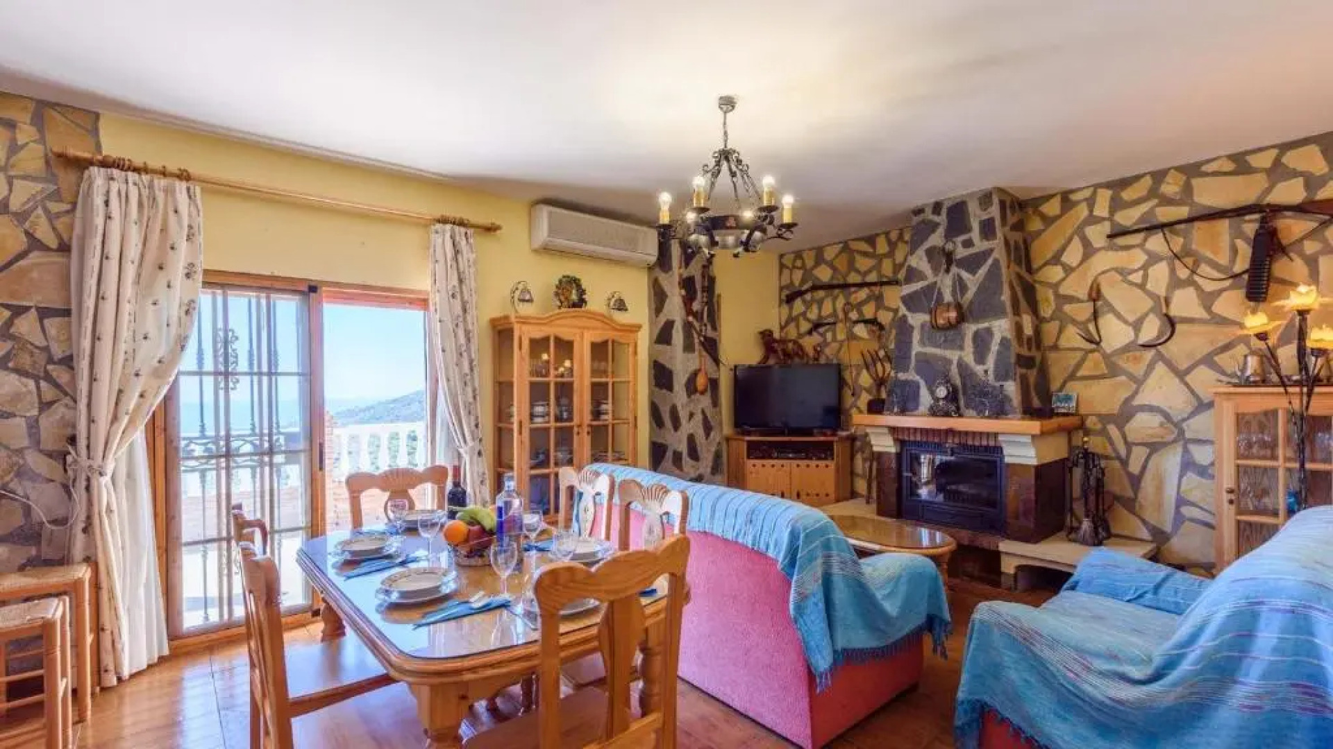 Cortijo La Encina Sayalonga by Ruralidays