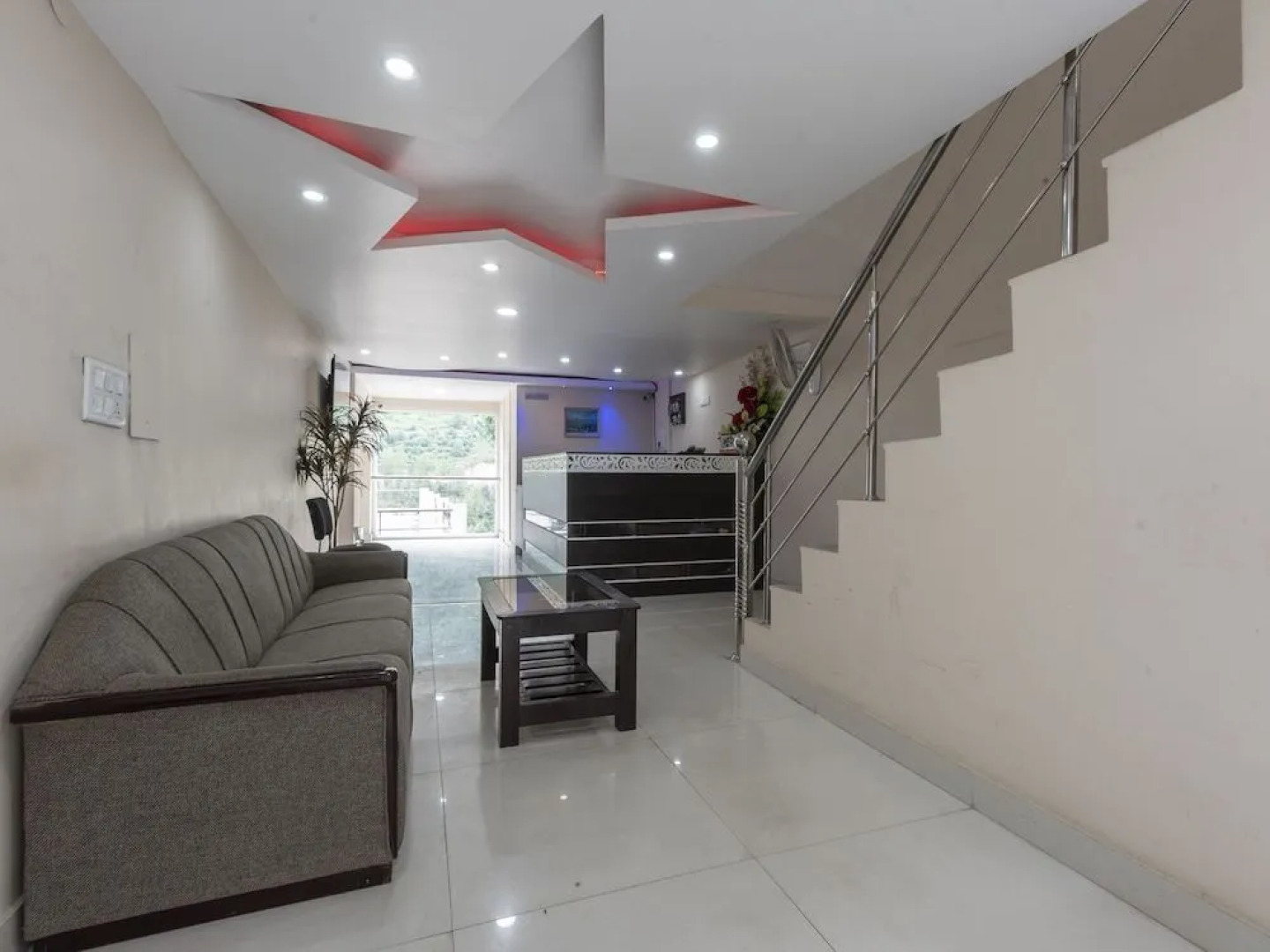 Oyo 19141 Diamond Vaishali