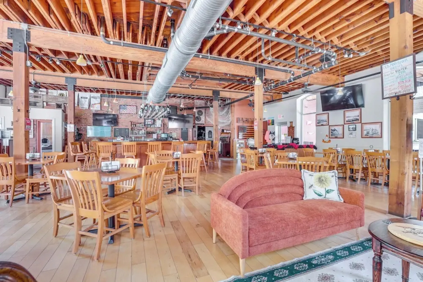 Mcgregor Condo w/ Brewery On-site: Steps to River!