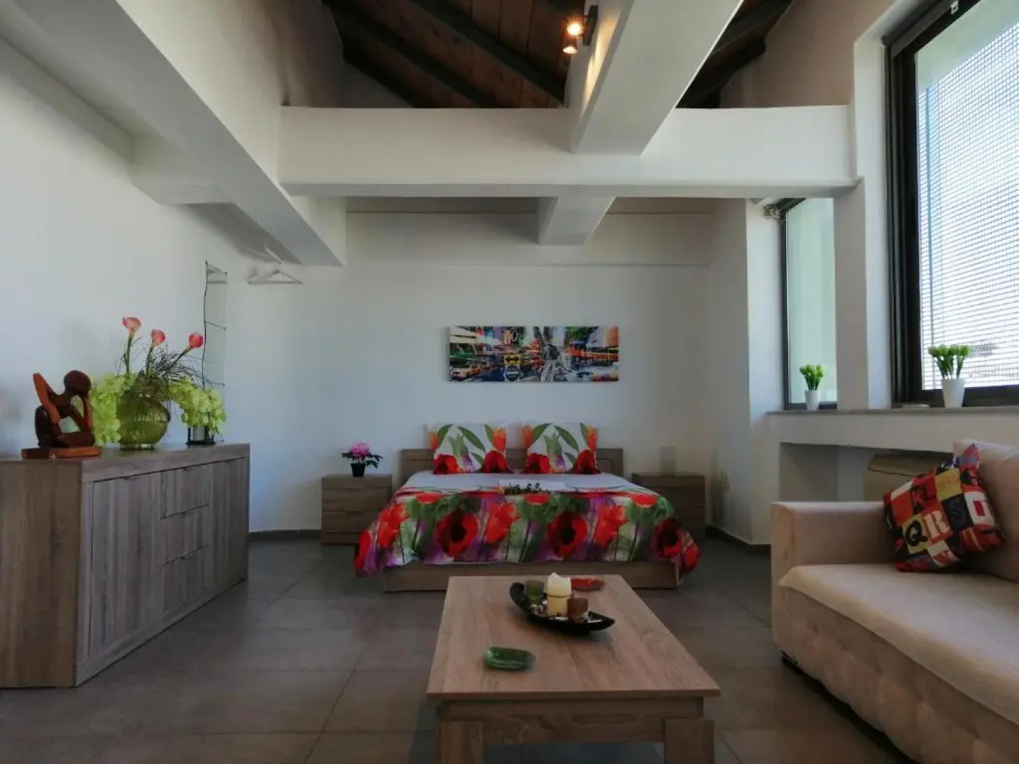 Spacious & Modern Studio Apartment Near the Airport