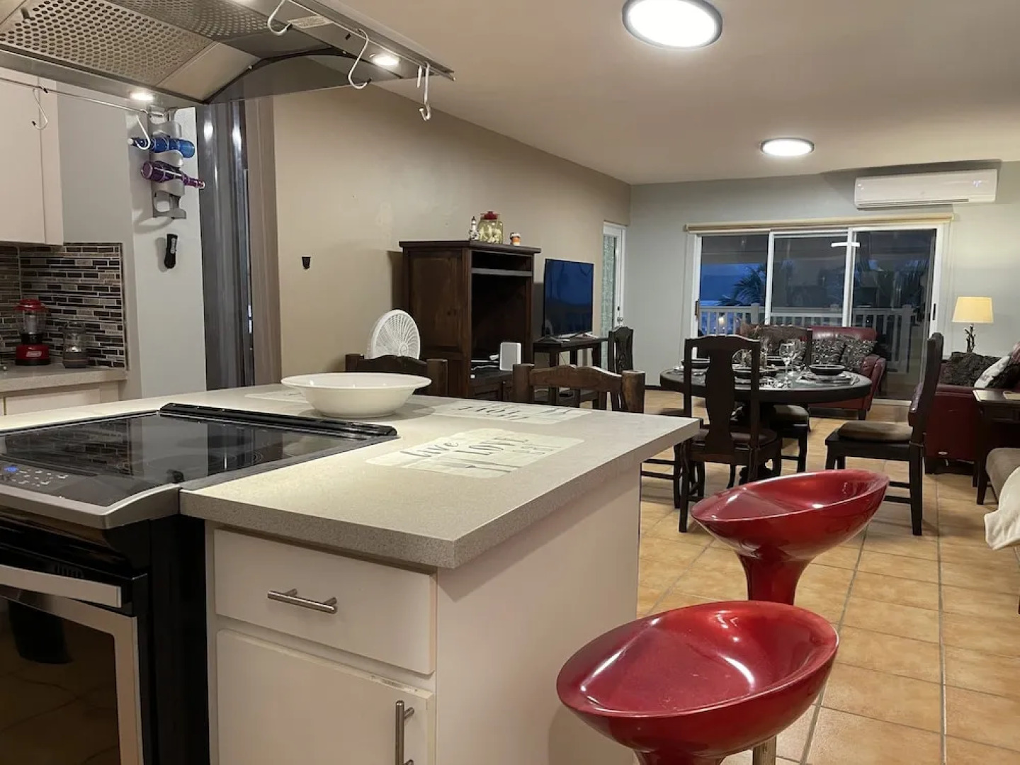 Beach condo with Pool and Ocean View