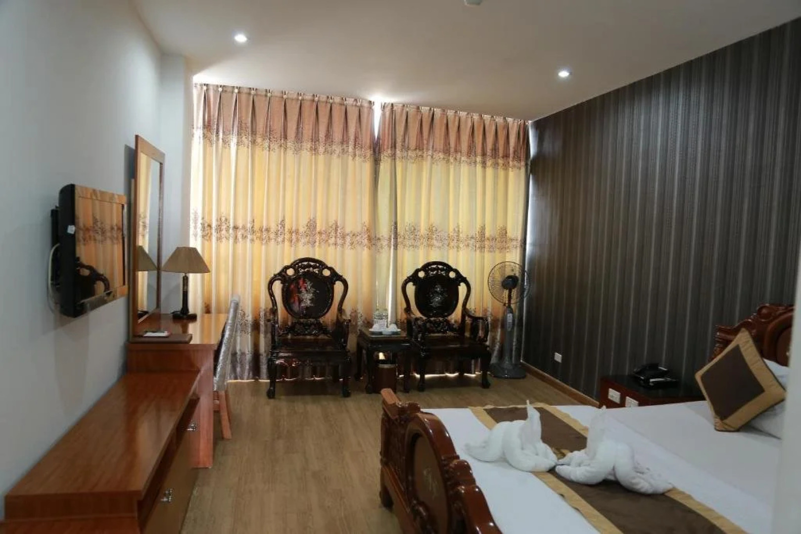 Central Phu Hung Hotel