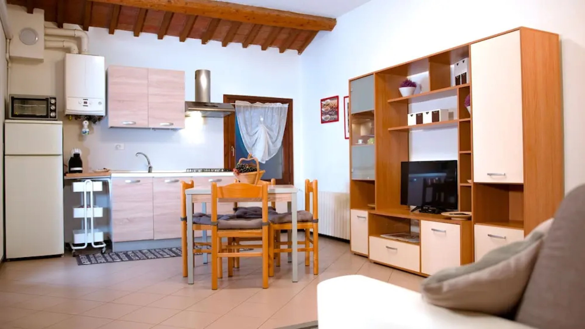 1 Bed-sleeps 4-town Centre-free Parking-aircon