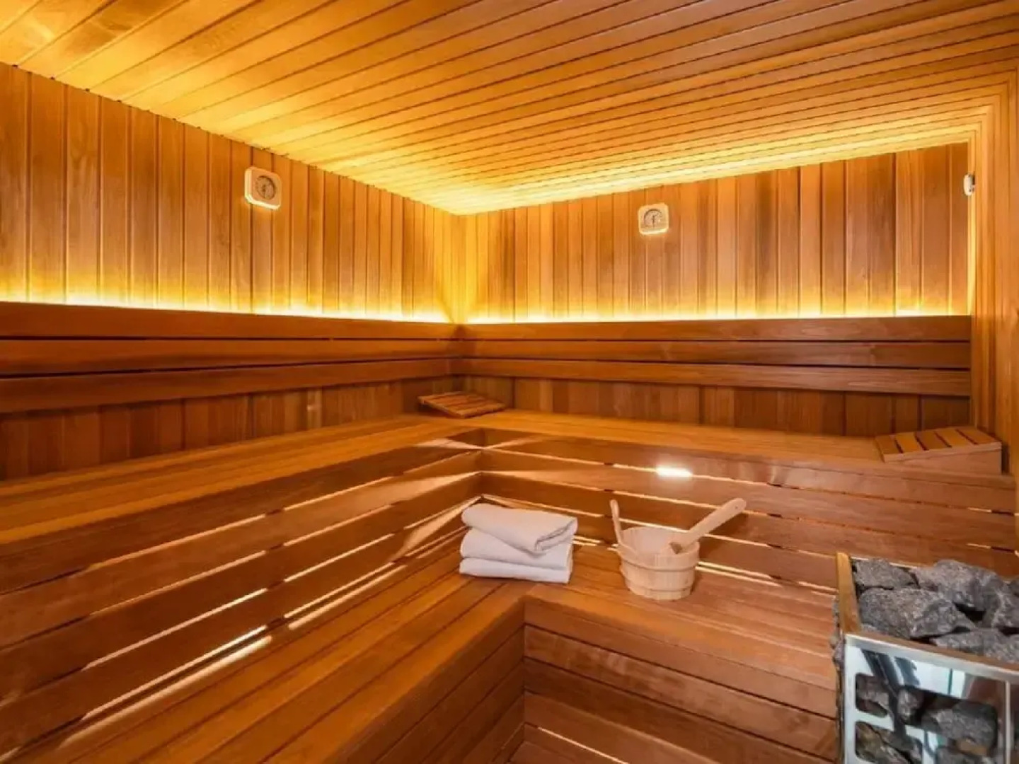 Luxury Villa With Swimming Pool and Sauna