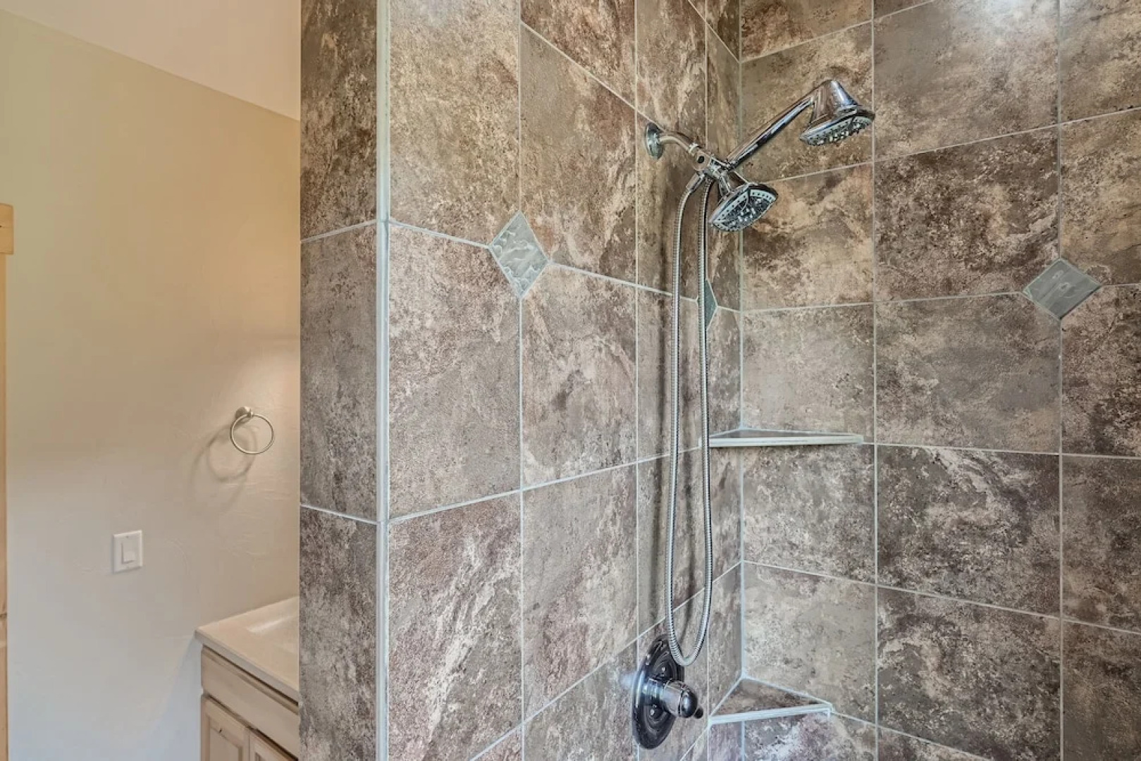 Twin Creek Lodge 7 Bedroom Home by RedAwning