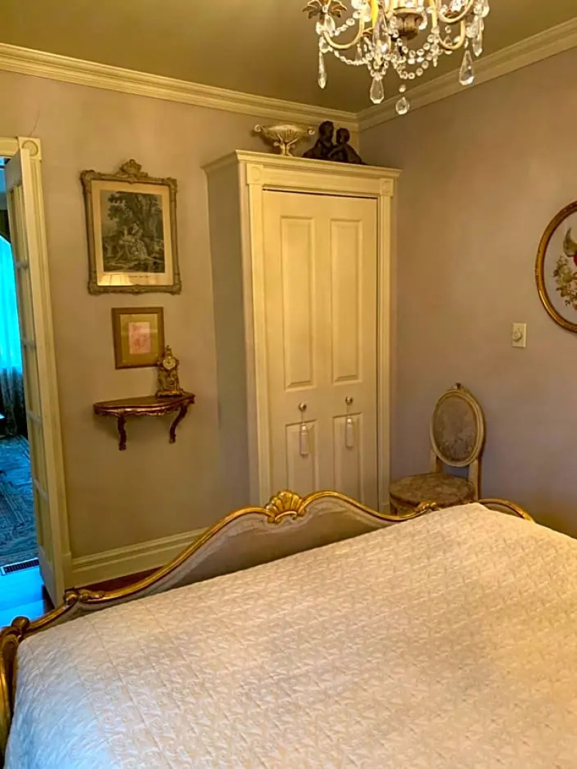 Russell Manor Bed & Breakfast