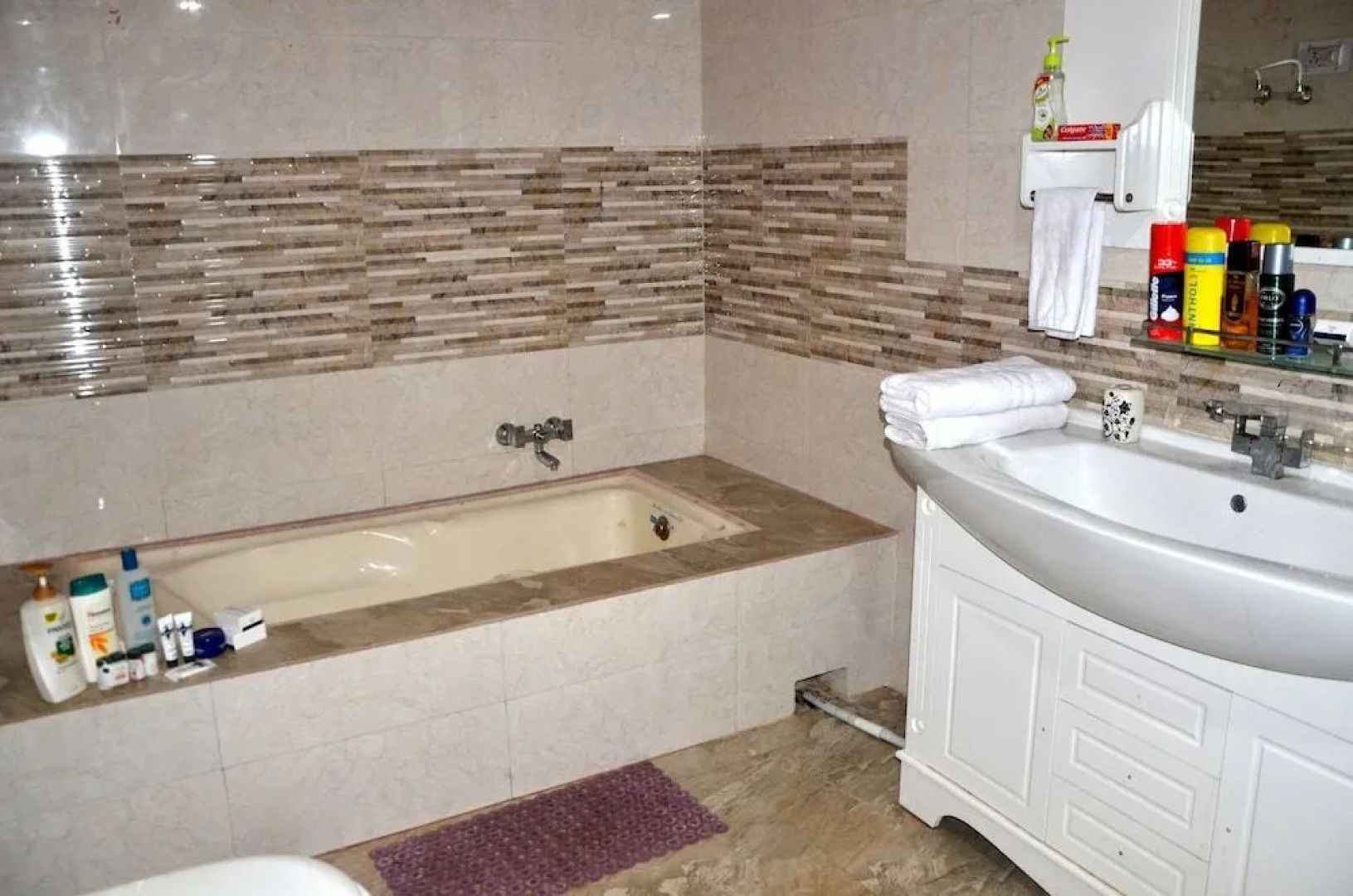 City Plaza Guest House and Restaurant