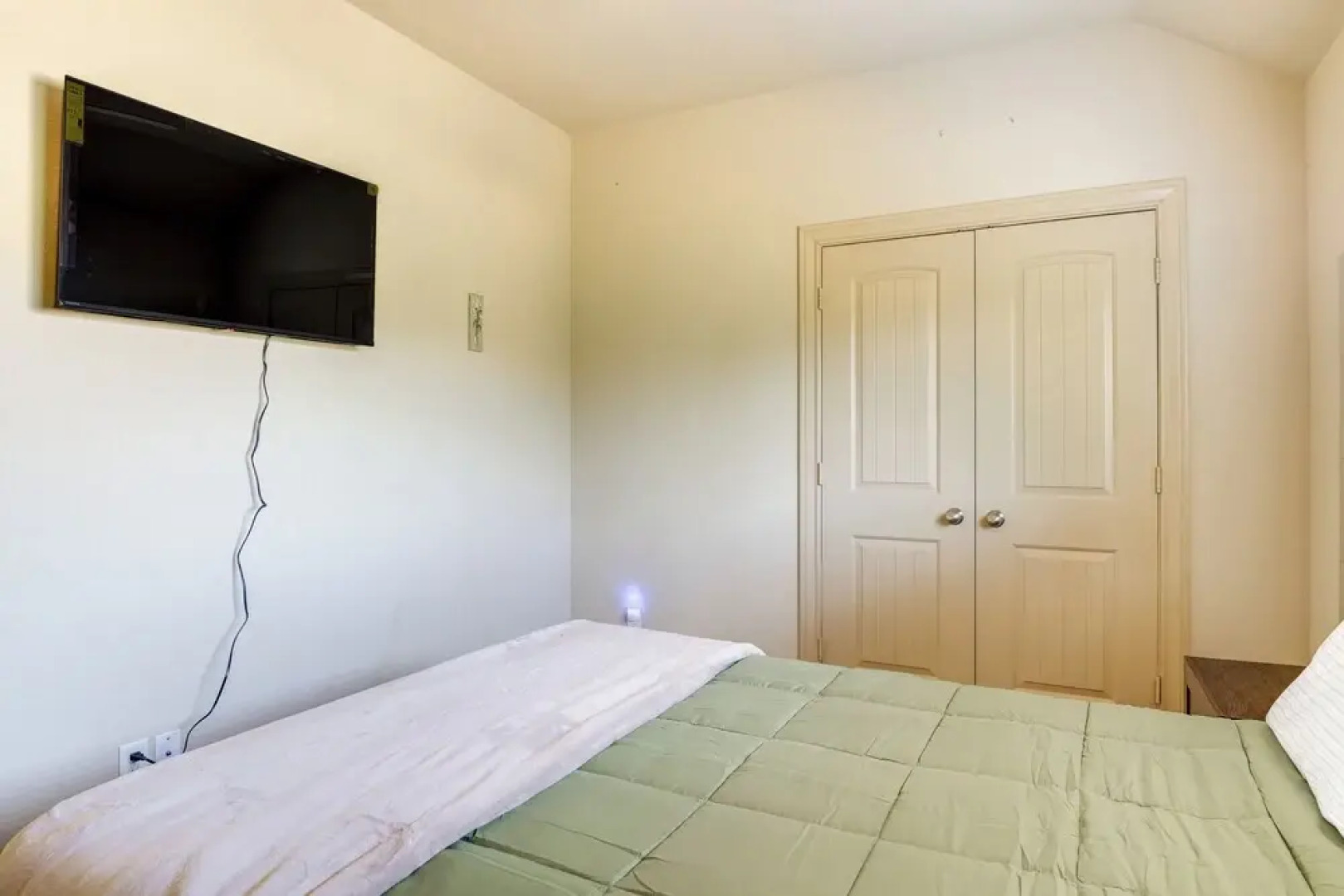 < 1 Mi to Lake Conroe: Home w/ Furnished Patio!