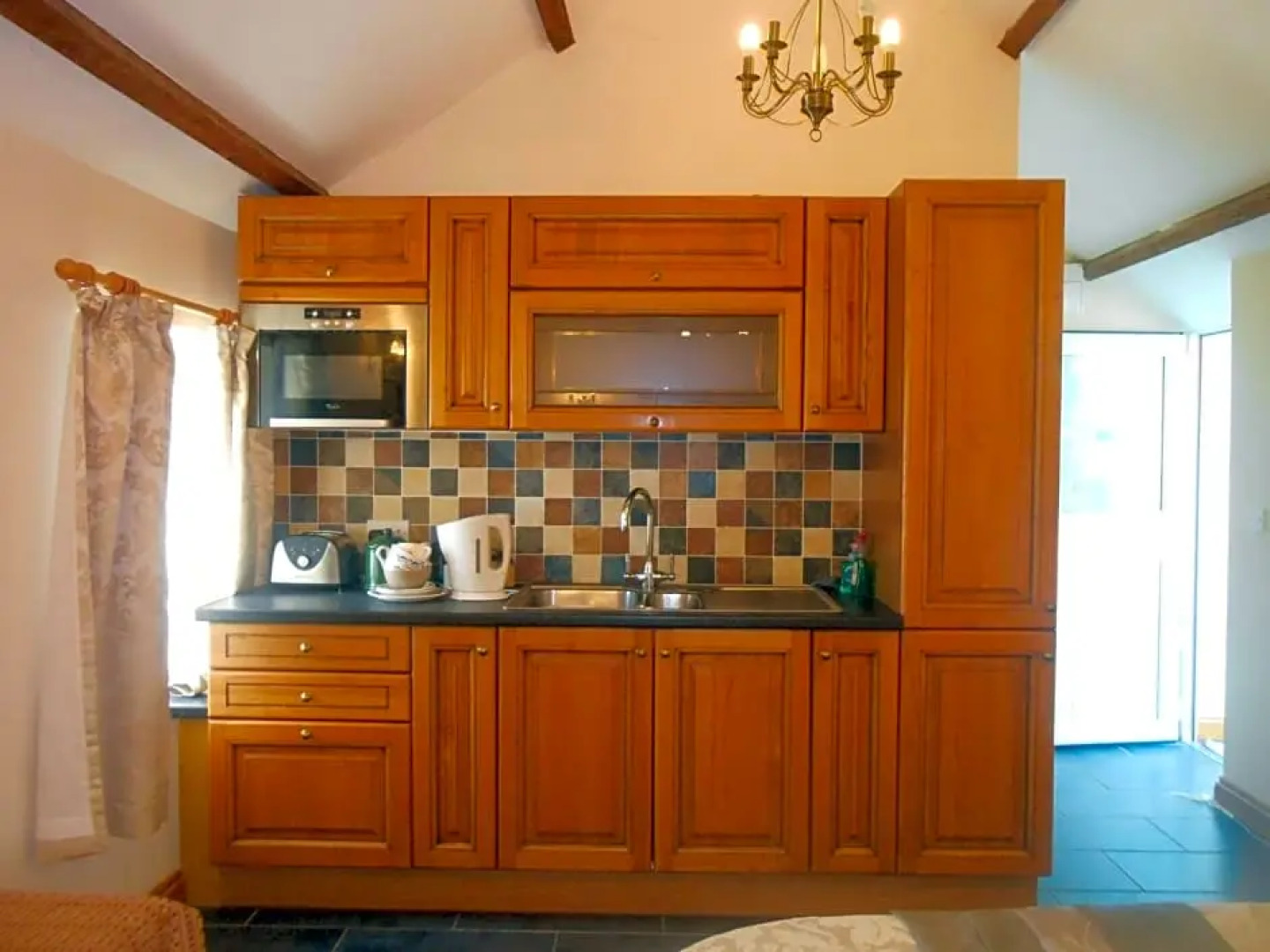 Lletygwilym, Heol dwr