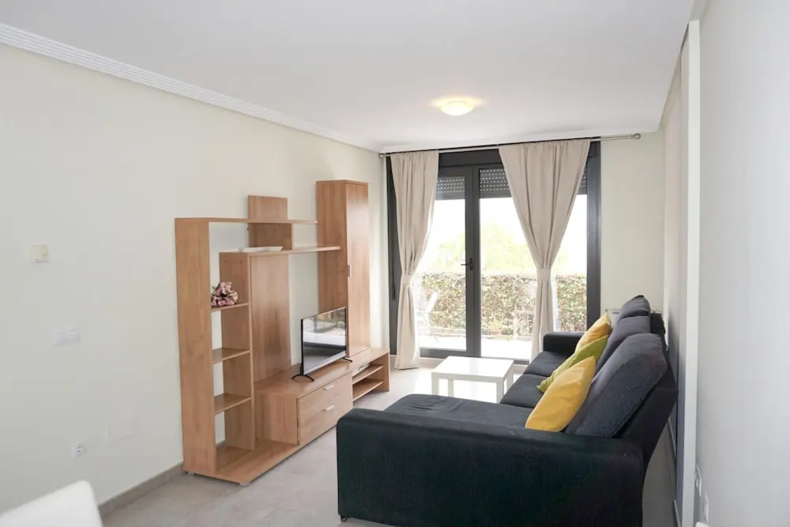 House With 2 Bedrooms in Cudón, With Enclosed Garden Near the Beach