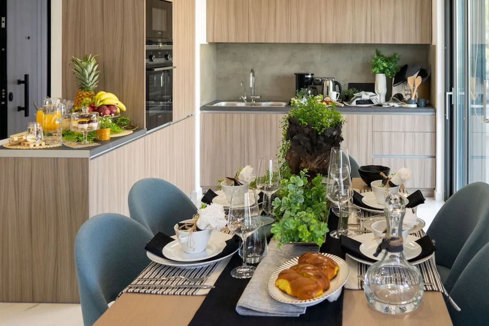 The Lop Athens Holiday Luxury Suites