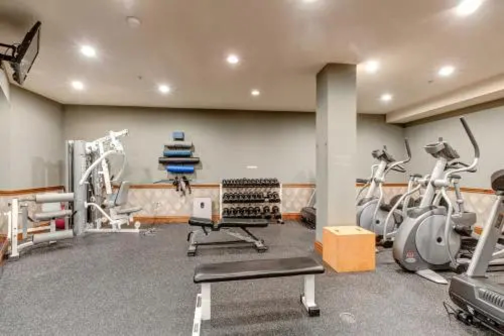 Eagle Springs East 101: Red-Wing Suite