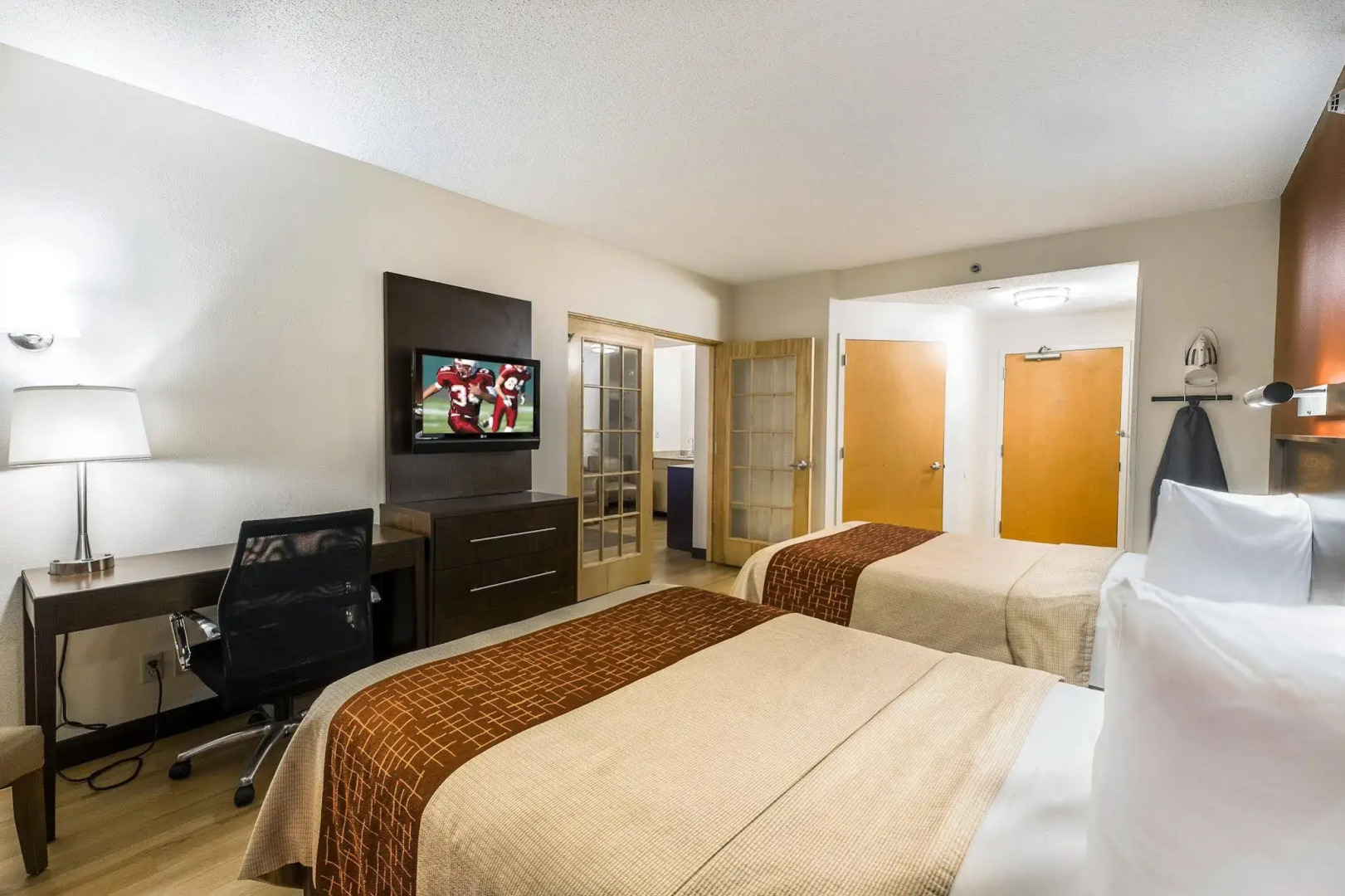 Red Roof Inn PLUS+ Long Island - Garden City