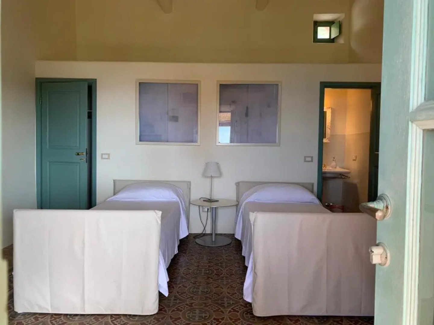 Villa Egea, elegante villa Eoliana dell'800 immersa in un curato giardino