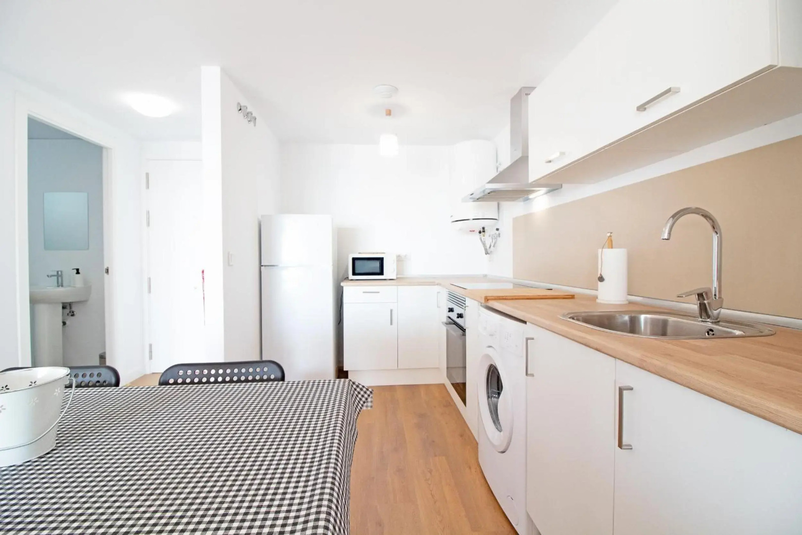 Global Properties, Moderno apartamento con terraza y vistas al mar