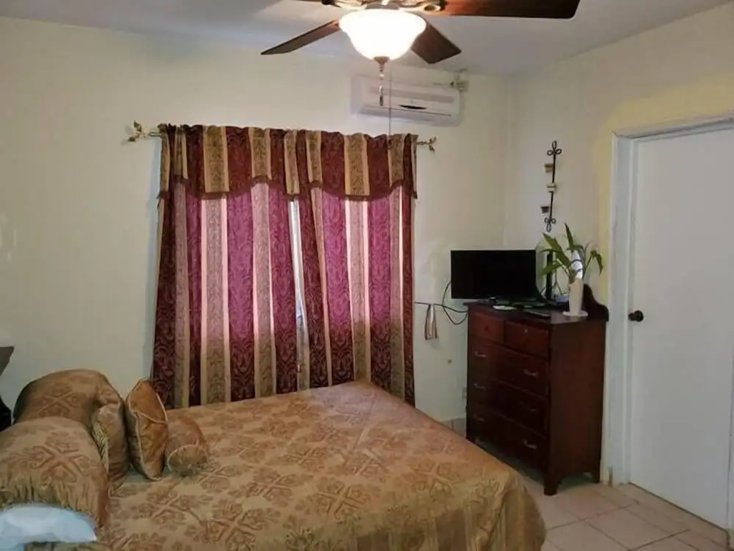 Yoli's Bed & Breakfast