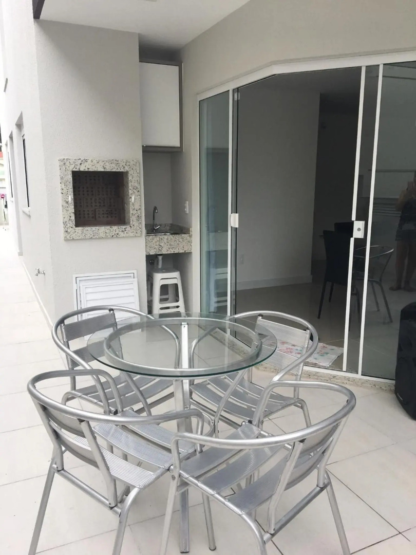 Apto novo há 250 mts da praia