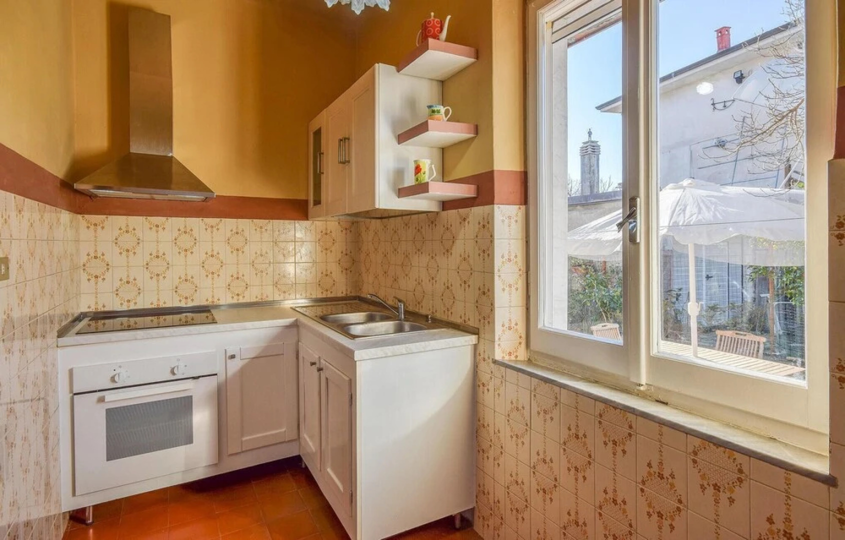 Beautiful Home in Santo Stefano Magra With Wifi and 2 Bedrooms