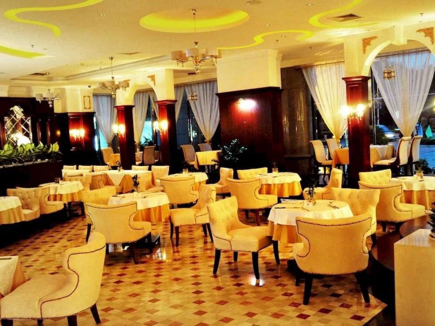 Golden Plaza International Hotel