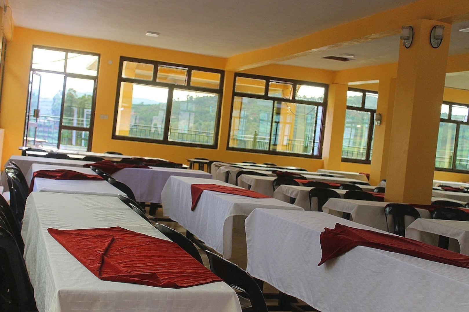Bunyonyi Safaris Resort