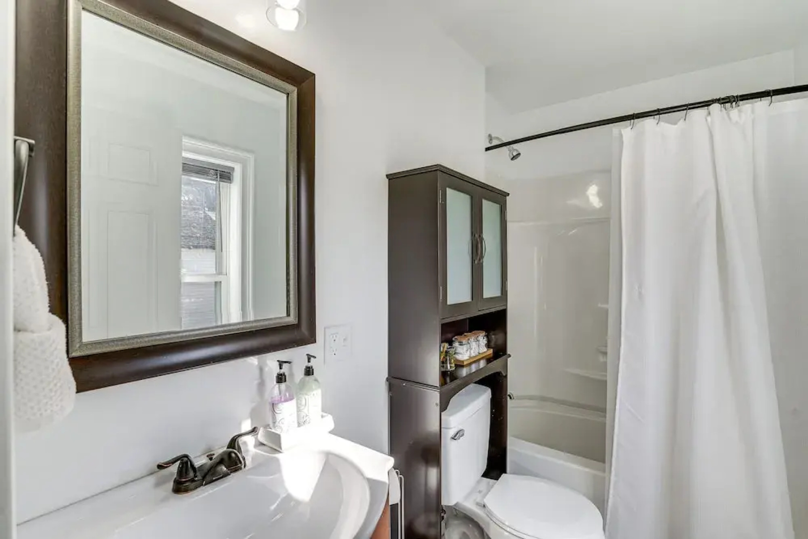 Coastal Lynn Escape w/ Fireplace: 3 Mi to Beaches