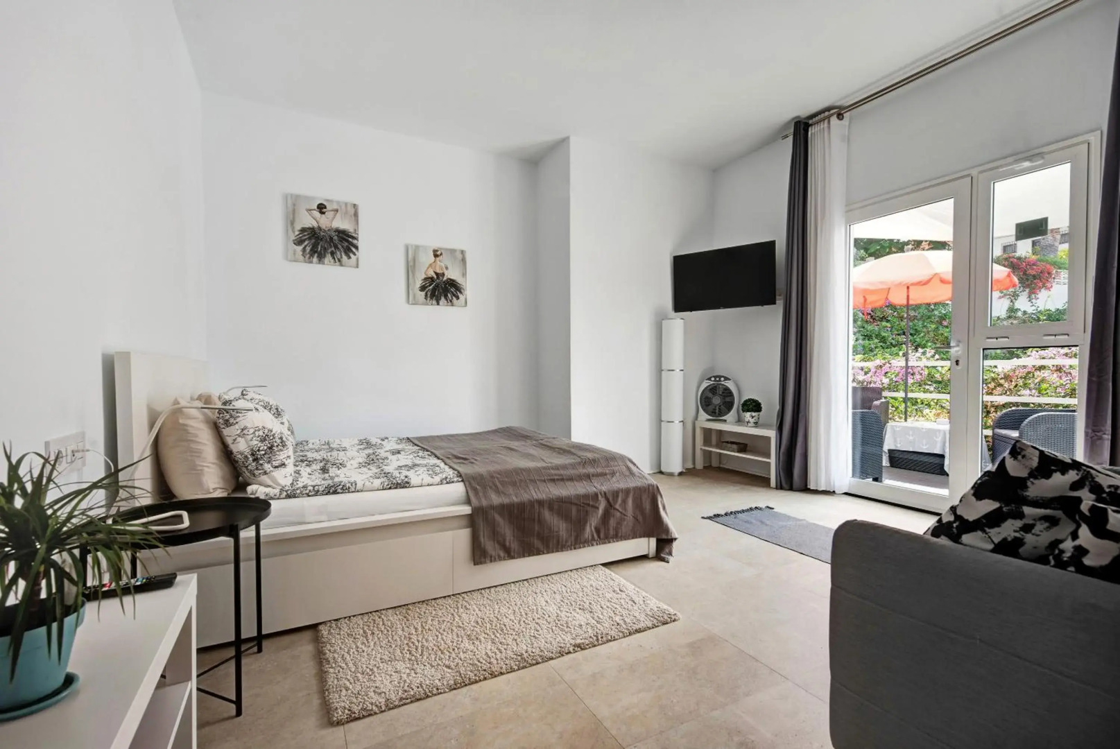 Fantastico 4 - With Large Private Terrace, Free Parking, air Conditioning, BBQ