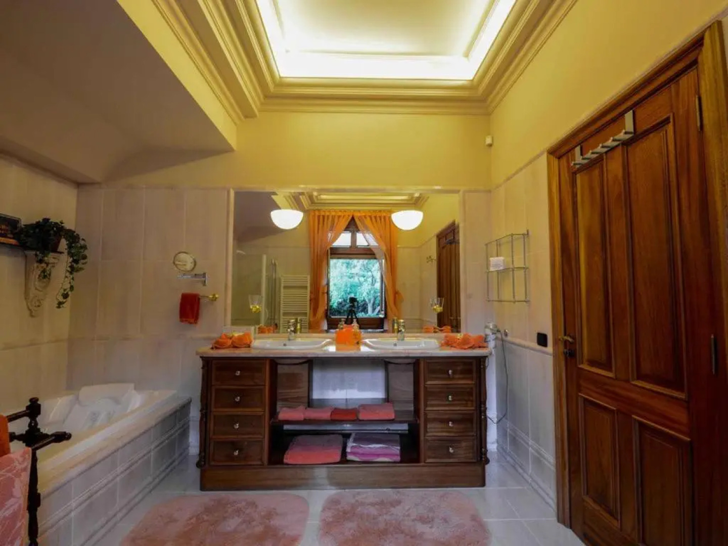 Lujoso apartamento en Finca Robles 1