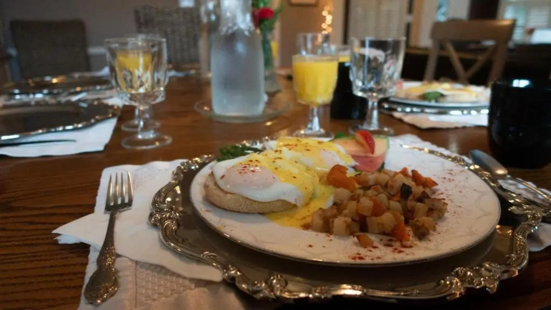 Cinnamon Bear Creekside Inn