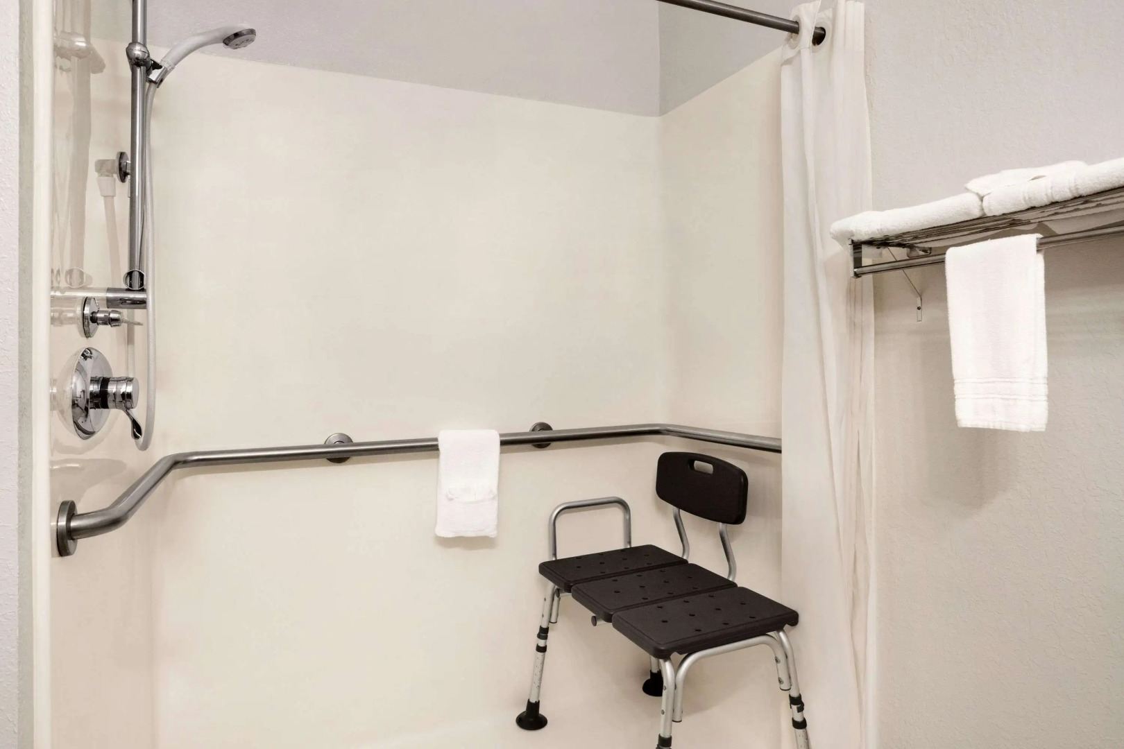 Super 8 by Wyndham Holton