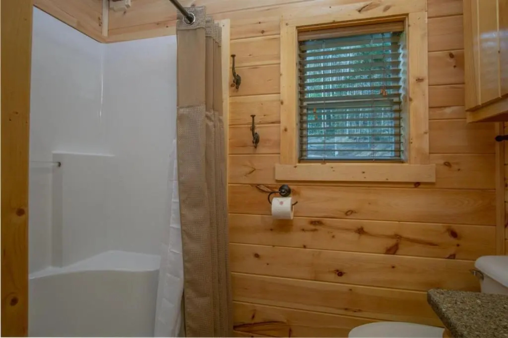 Creekside Log Cabin in Pisgah Forest