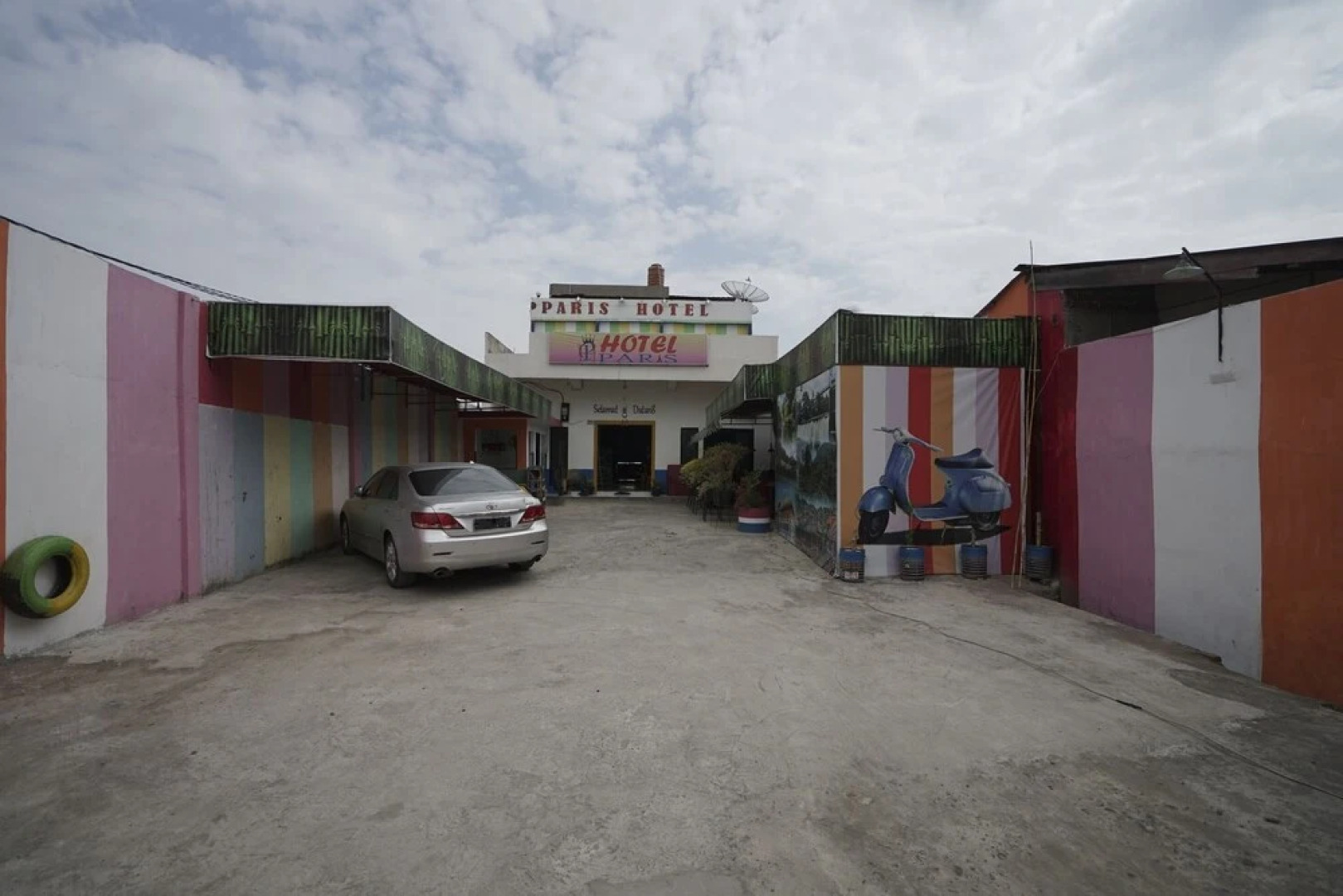 Paris Hotel by OYO Rooms