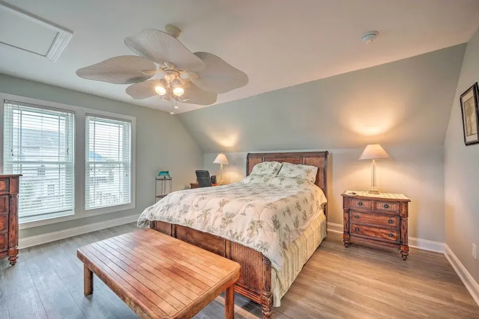 Updated Family Getaway: Walk to Sea Haven Beach!