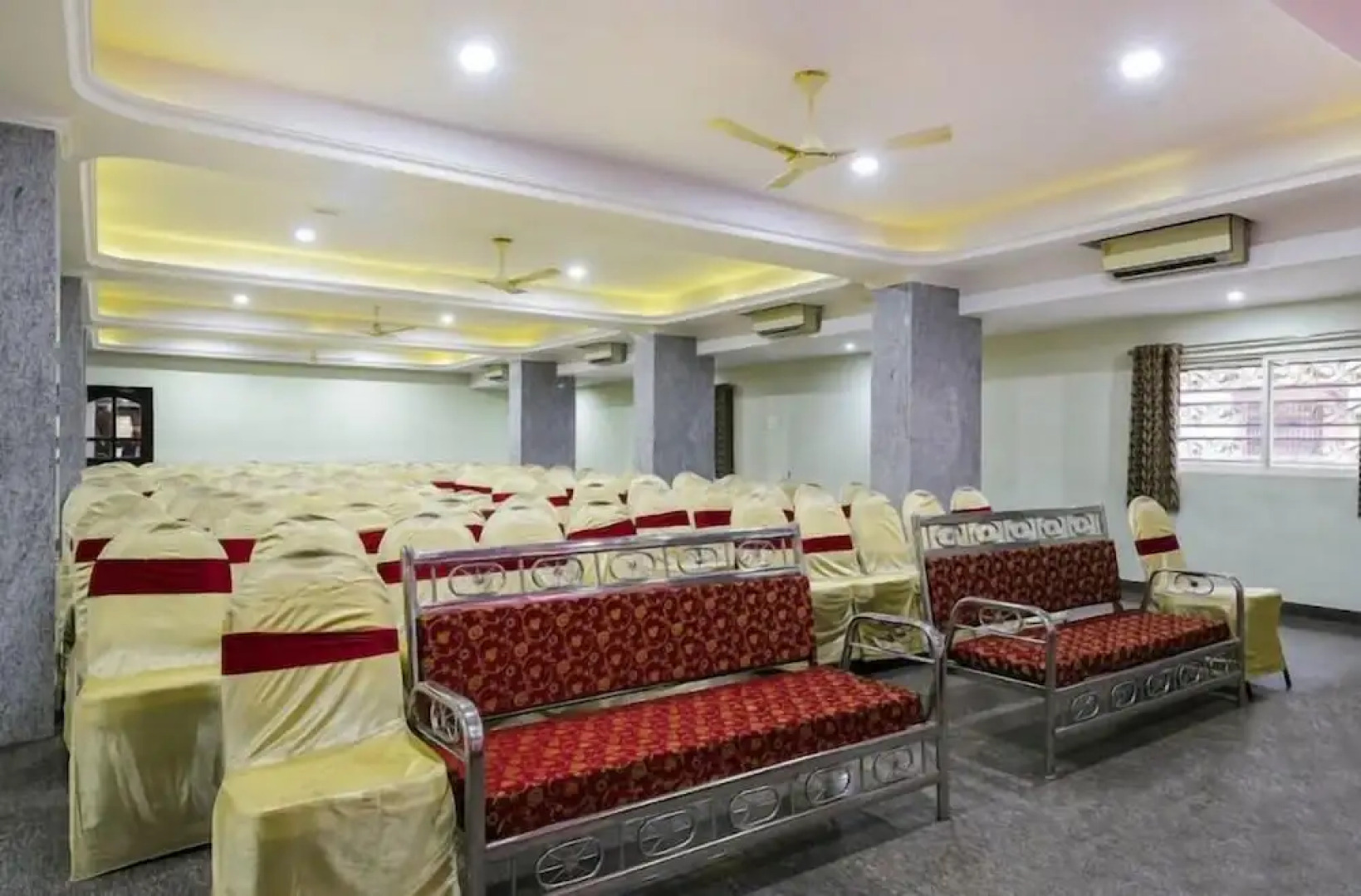 Hotel Dwaraka Inn